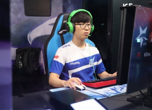 动作吸引防 动作吸引防